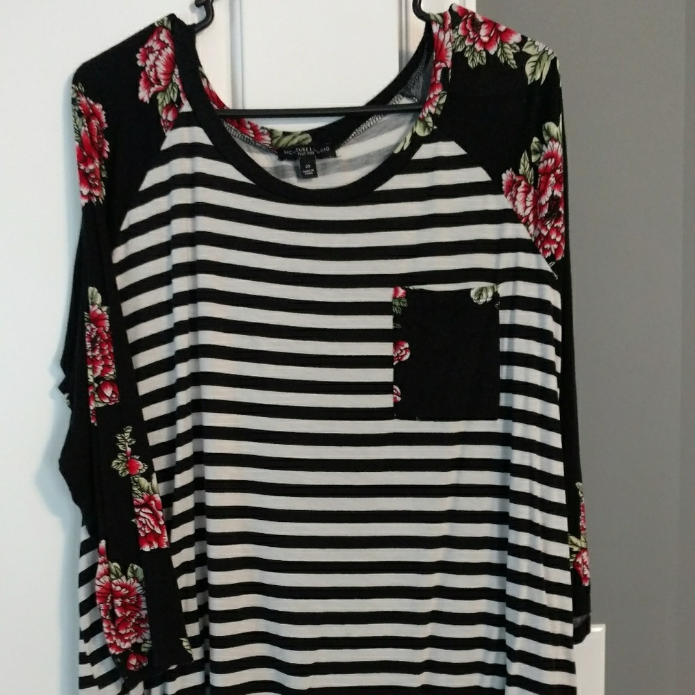 Long sleeve tee